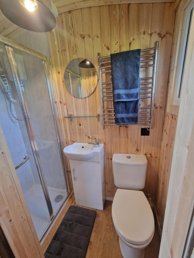 Cwtch Glamping Shepherds Huts Abergavenny Exterior foto